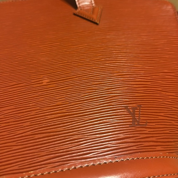 Authentic LV handbag and wallet combo - Picture 2 of 11